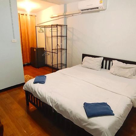 Stay Hostel Bangkok Bagian luar foto